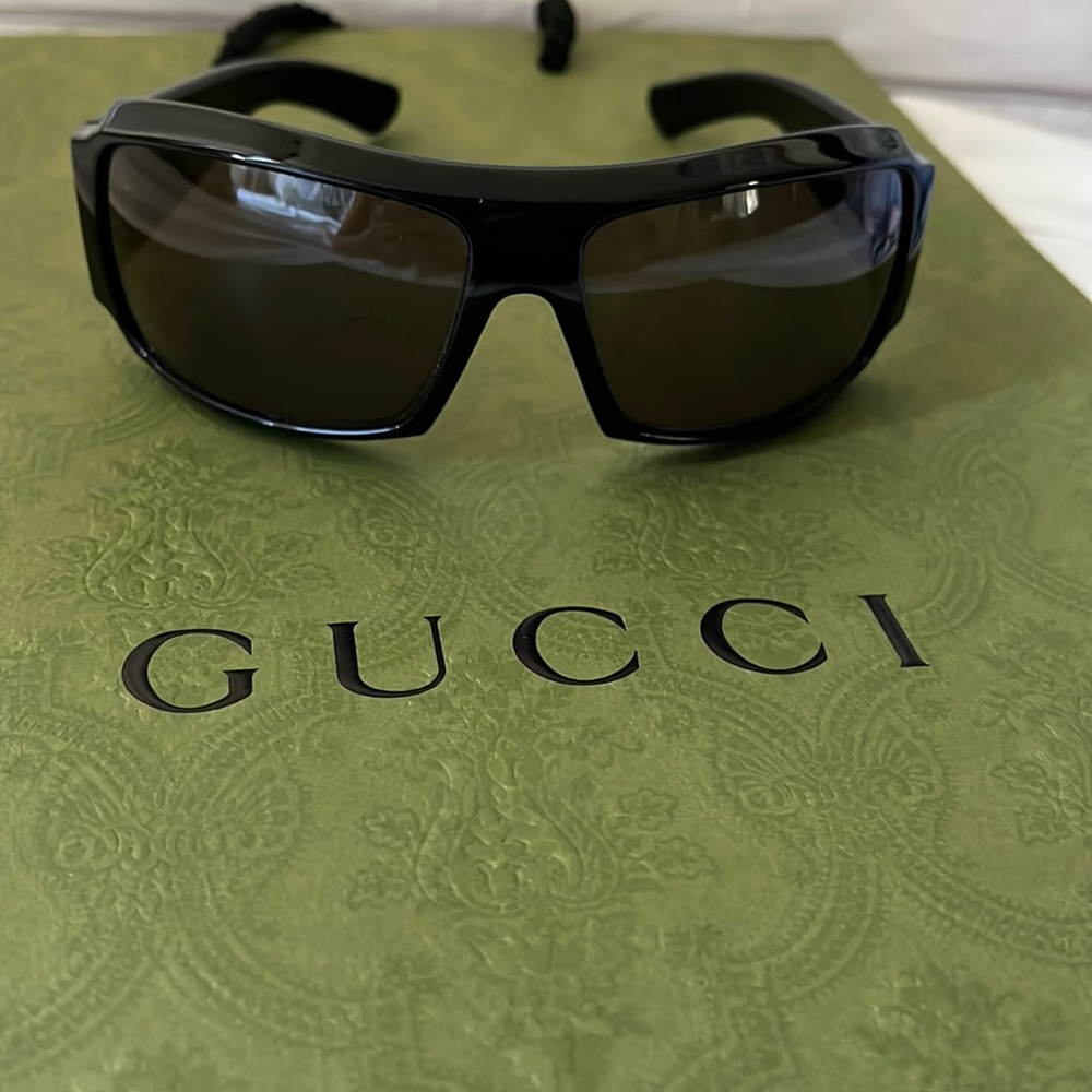 Gucci Black Frame Sunglasses